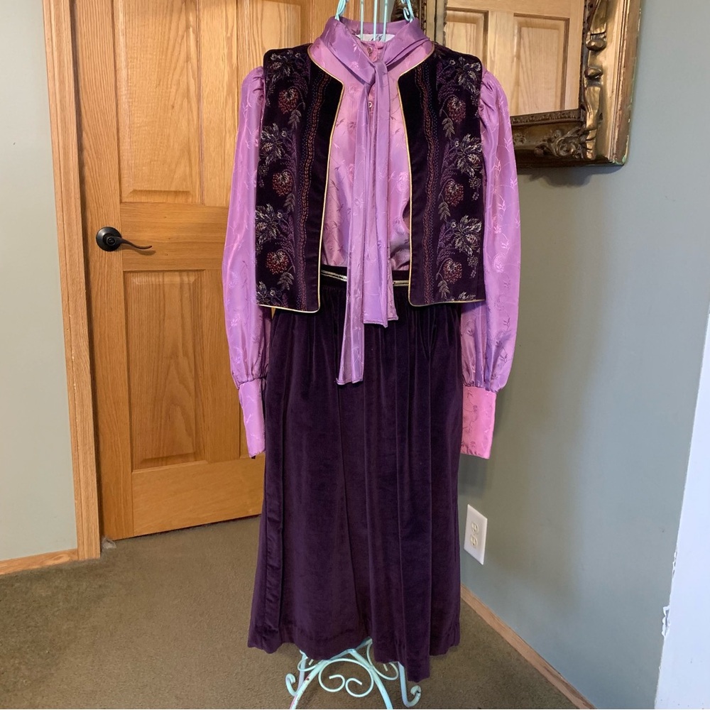 Vintage MJ Concepts in Sportswear 4 Piece Purple Velvet Skirt Suit Set Size 13
